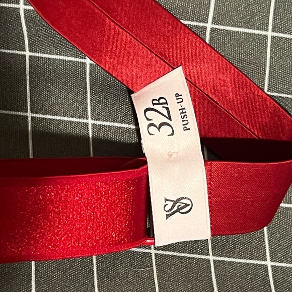 Red cherry shine strap push-up VS bra - Picture 12 of 17